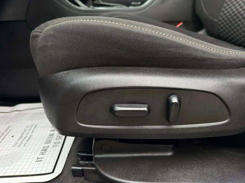 Used 2019 GMC Acadia SLE image 24