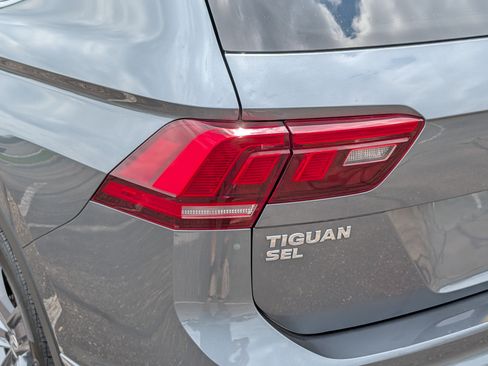 Used 2020 Volkswagen Tiguan SEL w/ Tiguan Two-Row MDO Package AWD/4WD image 17