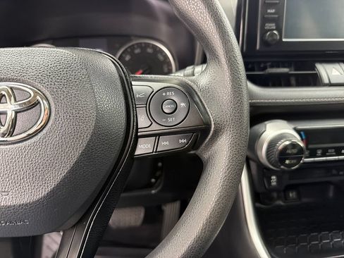 Used 2019 Toyota RAV4 XLE FWD image 22