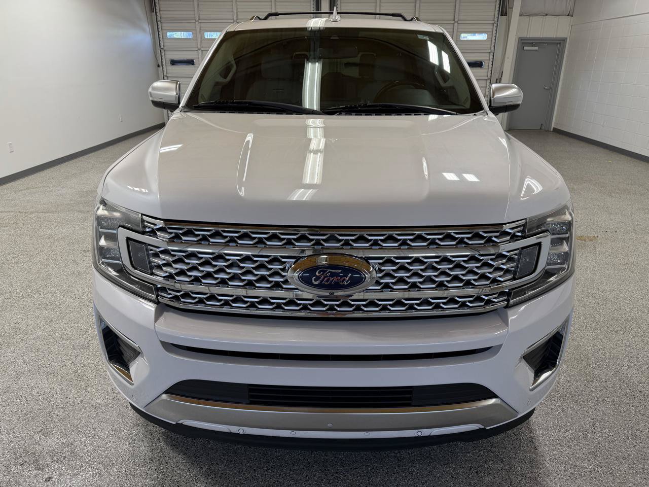Used 2019 Ford Expedition Platinum RWD image 3