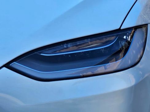 Used 2022 Tesla Model X image 27