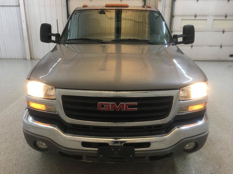 Used 2007 GMC Sierra 3500 SLT w/ Heavy-Duty Power Package AWD/4WD image 7