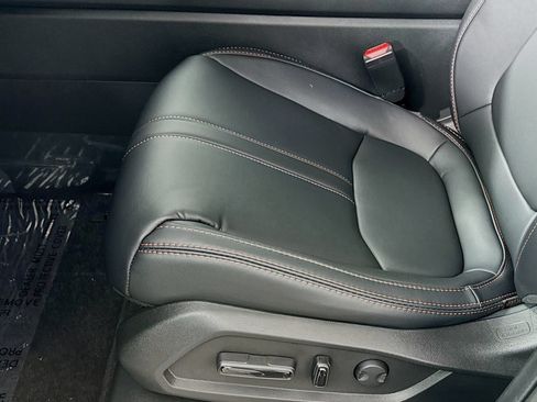 Used 2025 Honda Pilot TrailSport image 18