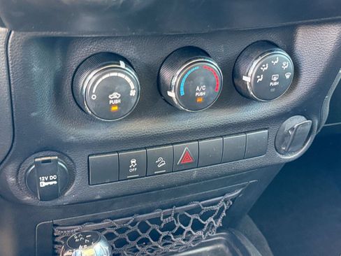 Used 2017 Jeep Wrangler Unlimited Sport w/ Connectivity Group AWD/4WD image 21