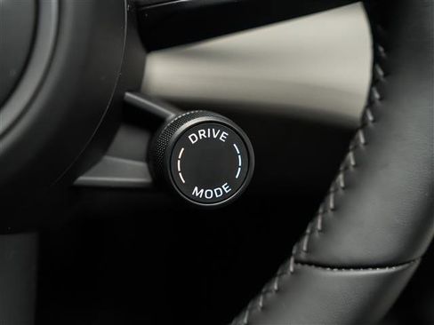 Used 2025 Porsche Taycan image 20