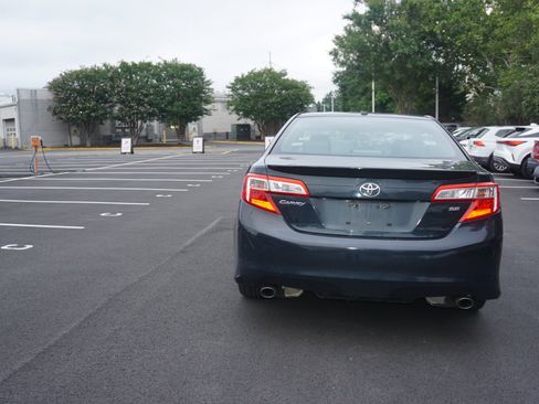 Used 2013 Toyota Camry SE FWD image 4
