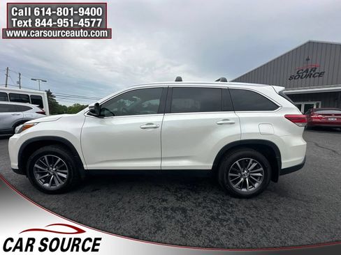 Used 2019 Toyota Highlander XLE AWD/4WD image 2