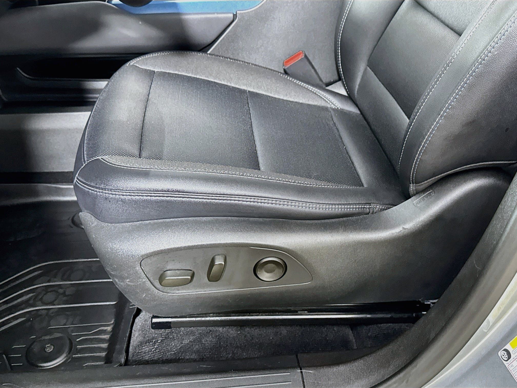 Used 2025 Chevrolet Equinox EV LT FWD image 21