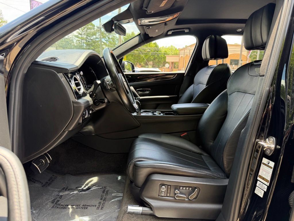 Used 2019 Bentley Bentayga AWD/4WD image 25
