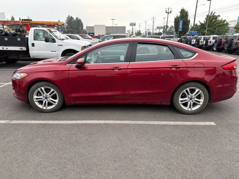 Used 2018 Ford Fusion SE w/ Fusion SE Technology Package FWD image 9