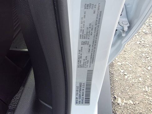 Used 2025 RAM 1500 Laramie AWD/4WD image 25