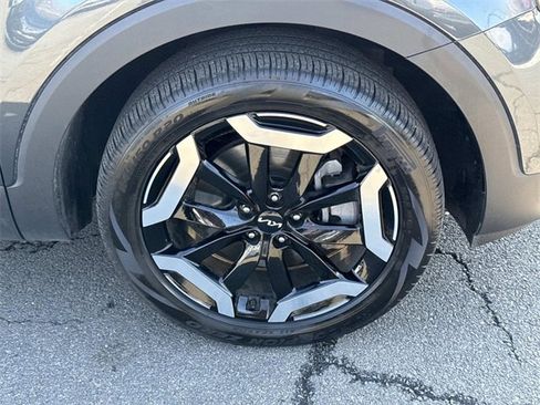 Used 2023 Kia Telluride EX w/ EX Captain's Chair Package image 7