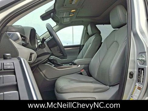 Used 2023 Toyota Highlander L image 13