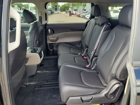 New 2026 Kia Carnival EX FWD image 16
