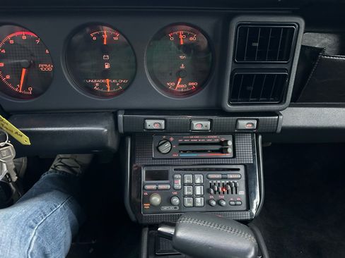 Used 1991 Pontiac Firebird Trans Am RWD image 15