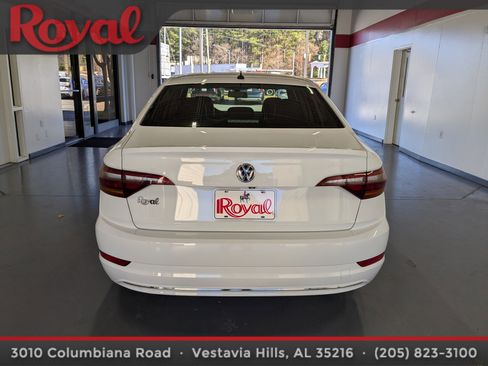 Used 2019 Volkswagen Jetta SE image 3
