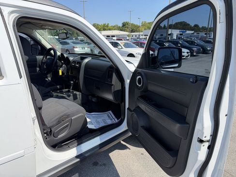 Used 2011 Dodge Nitro Heat RWD image 9