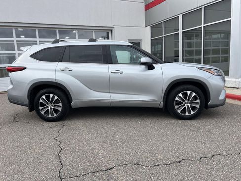 Used 2020 Toyota Highlander XLE image 15