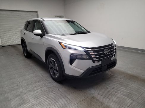 Used 2024 Nissan Rogue SV image 13