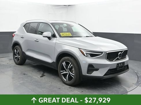 Used 2025 Volvo XC40 B5 Core AWD/4WD image 7