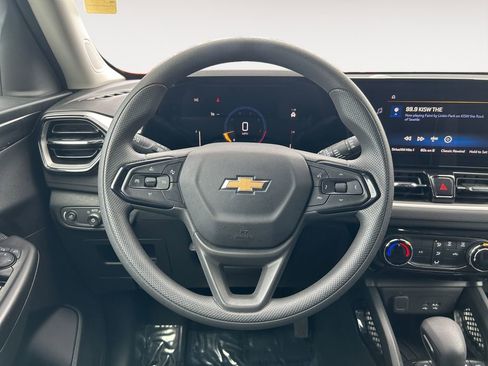 Used 2025 Chevrolet TrailBlazer LT AWD/4WD image 15