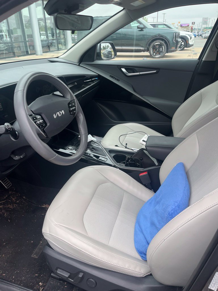 Used 2023 Kia Niro EX Touring FWD image 7