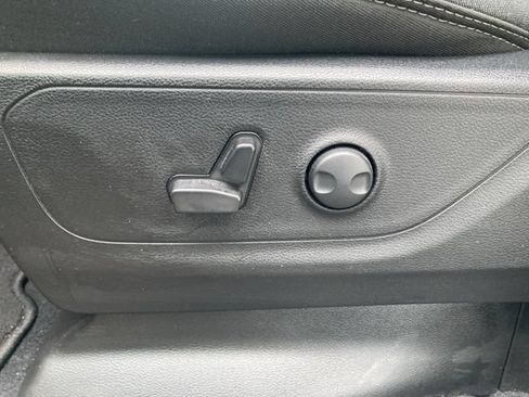 Used 2025 RAM 1500 Big Horn AWD/4WD image 8