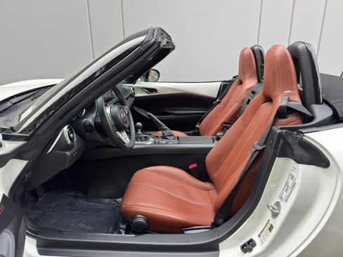 Used 2022 MAZDA MX-5 Miata Grand Touring w/ Appearance Package image 15
