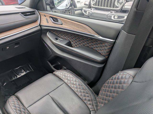 Certified 2025 Jeep Grand Cherokee Summit w/ Obsidian Package AWD/4WD image 18
