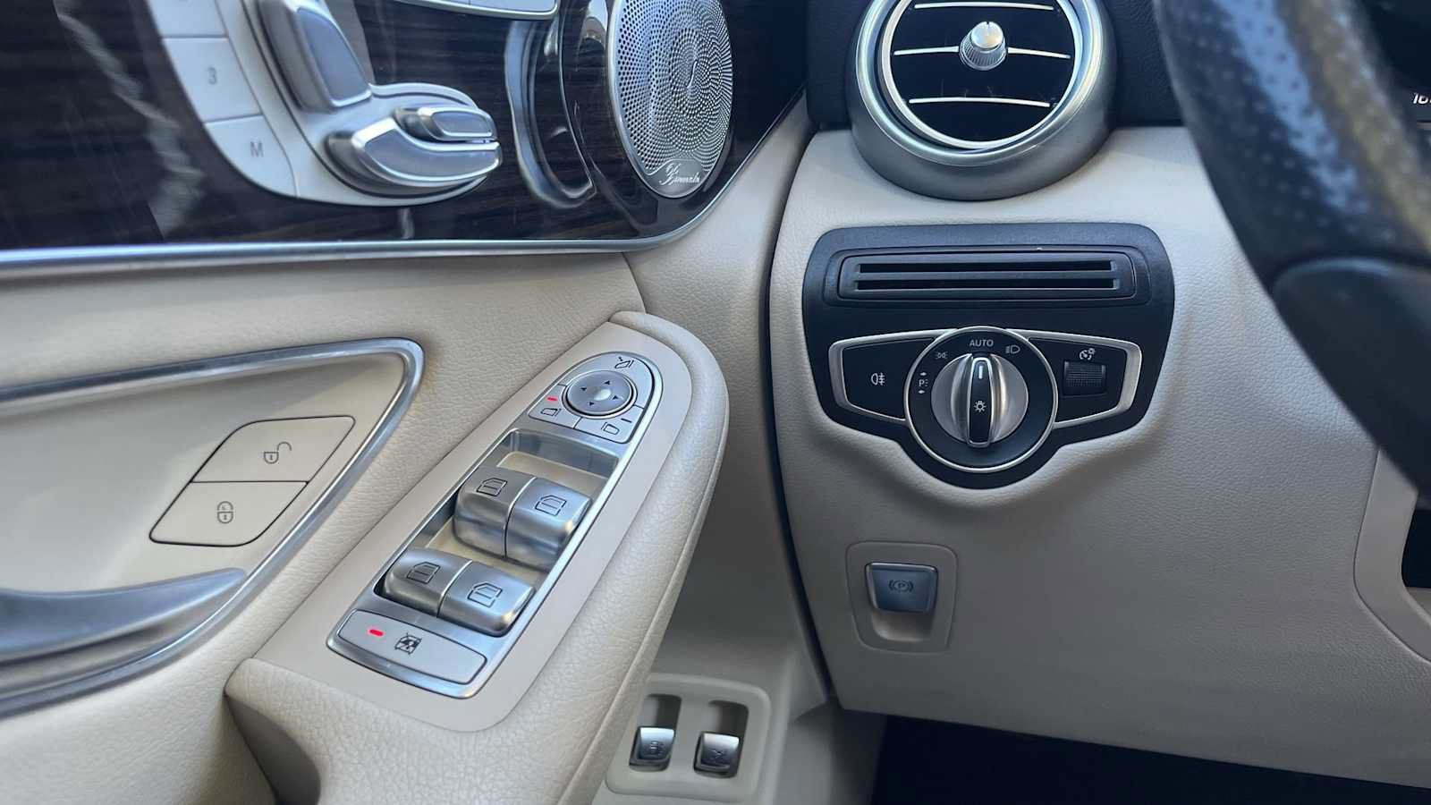 Used 2018 Mercedes-Benz GLC 350e 4MATIC image 30