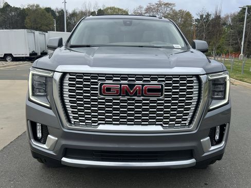 Used 2021 GMC Yukon Denali w/ Denali Premium Package image 4