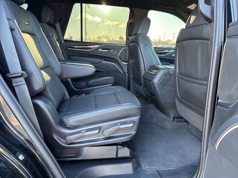 Used 2023 Cadillac Escalade Luxury image 13