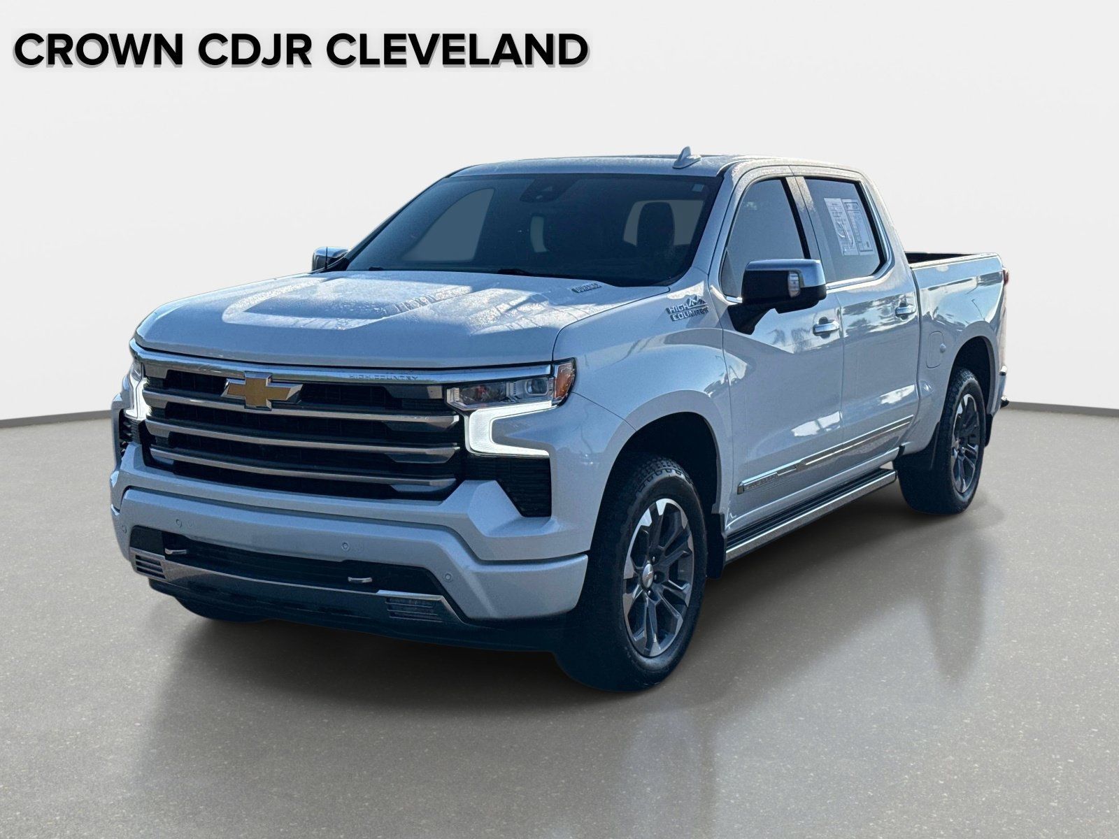 Used 2025 Chevrolet Silverado 1500 High Country w/ Technology Package AWD/4WD image 8