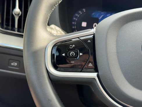 Certified 2025 Volvo XC60 B5 Plus image 18