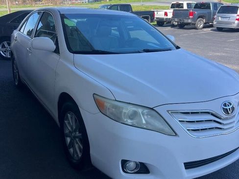 Used 2011 Toyota Camry XLE w/ SE/XLE Extra-Value Pkg FWD image 6