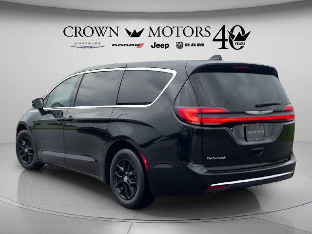 Used 2025 Chrysler Pacifica Select FWD image 7