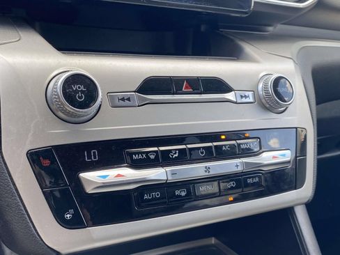 Used 2021 Ford Explorer XLT w/ Equipment Group 202A RWD image 21