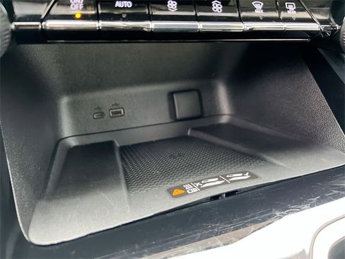 Used 2025 Chevrolet Traverse Z71 w/ Driver Confidence Package image 34