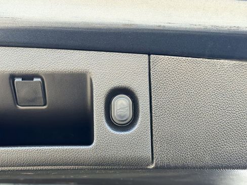 Used 2020 Cadillac Escalade Premium Luxury image 17