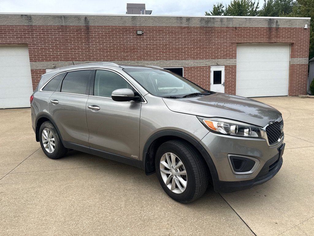 Used 2017 Kia Sorento AWD image 3