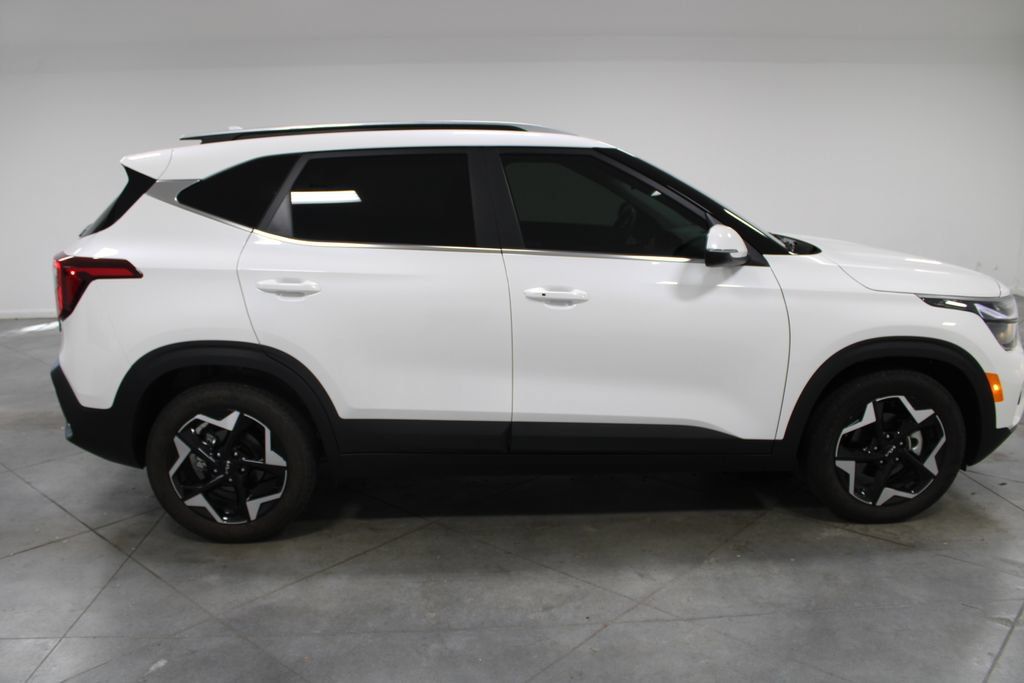 Used 2025 Kia Seltos EX w/ EX Sunroof Package FWD image 11