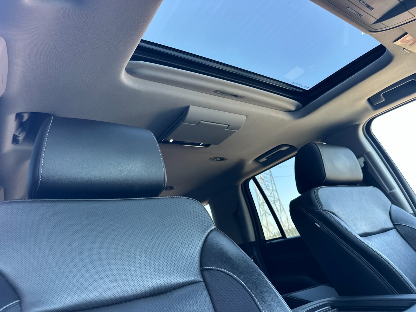 Used 2018 GMC Yukon SLT w/ Premium Edition AWD/4WD image 17