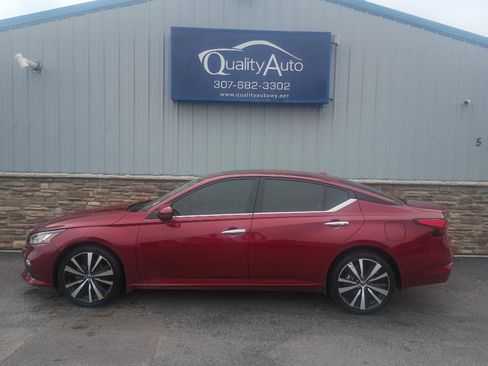Used 2022 Nissan Altima 2.5 Platinum AWD/4WD image 1