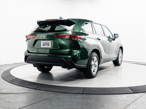 Used 2023 Toyota Highlander L image 12