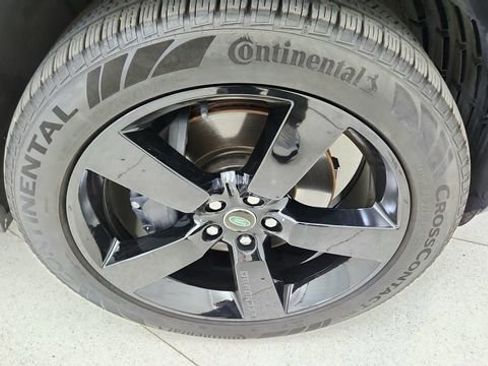 Used 2024 Land Rover Defender 110 SE image 18