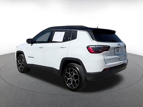 Used 2025 Jeep Compass Limited image 10