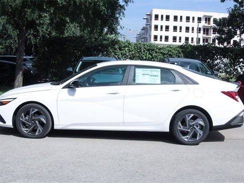 Certified 2025 Hyundai Elantra SEL image 6