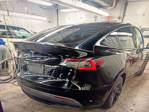 Used 2021 Tesla Model Y Long Range image 6