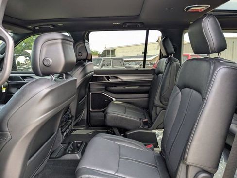 New 2026 Jeep Grand Wagoneer Limited w/ Premium Group II image 15