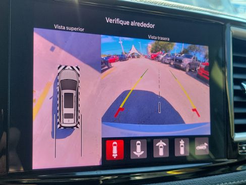 Used 2024 Chrysler Pacifica Limited w/ Uconnect Theater Family Group image 23